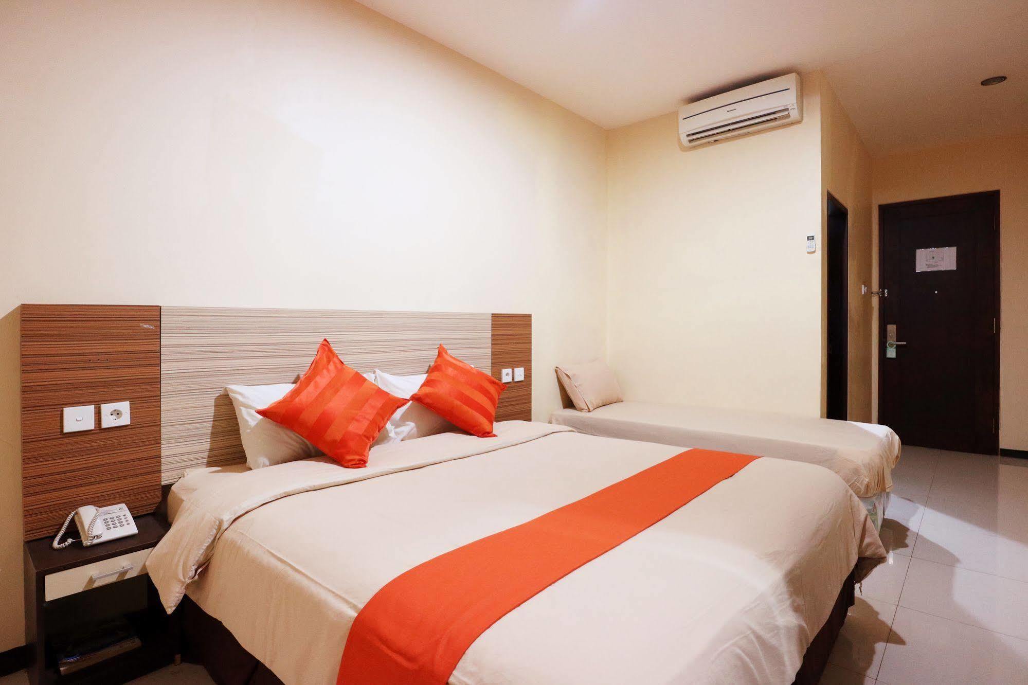 Agraha Andalas Hotel Makassar Eksteriør billede